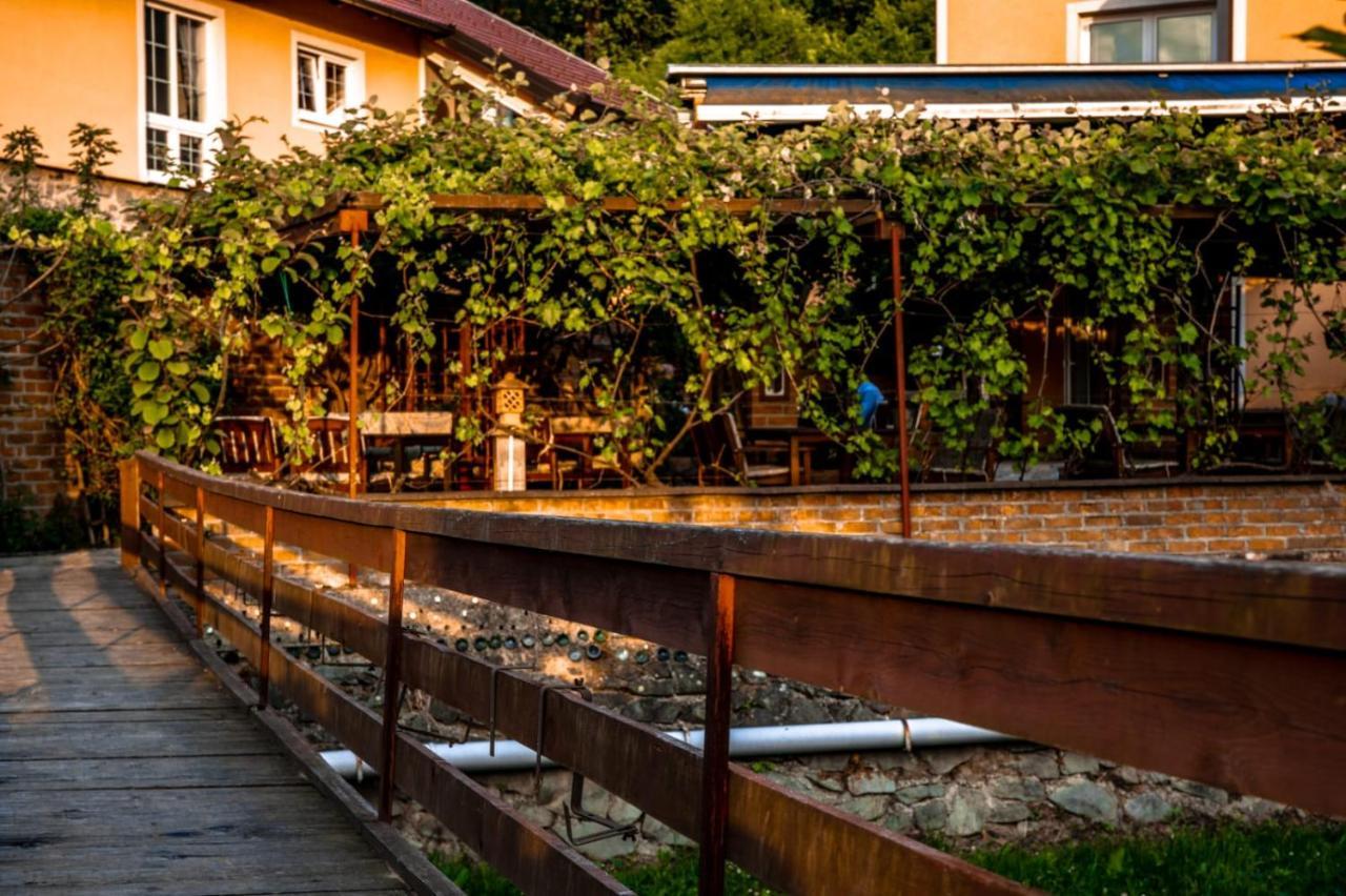 Hotel Restoran I Prenociste Egghus Nasice Zewnętrze zdjęcie